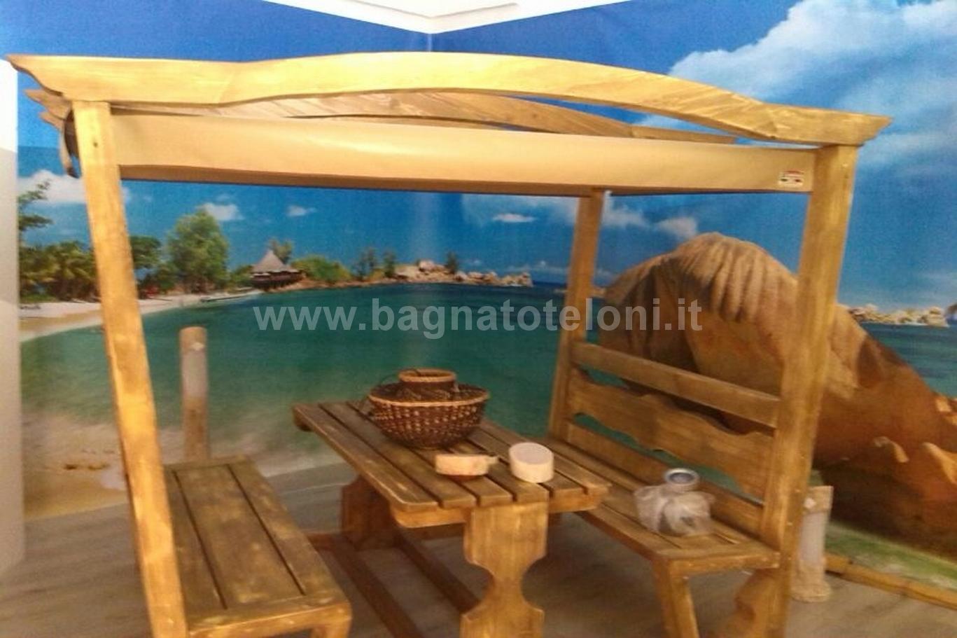 panchine da esterno in legno lamellare con ombreggiatura telonata sovrastante 1